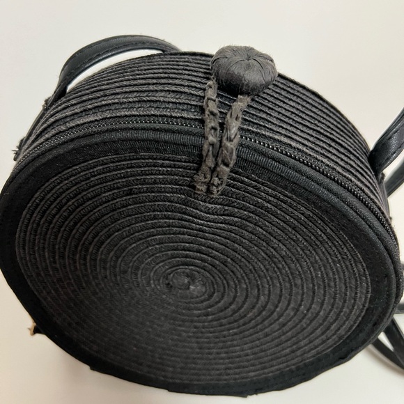 Pre-Loved Express Woven Round Straw Crossbody Bag - Picture 2 of 8
